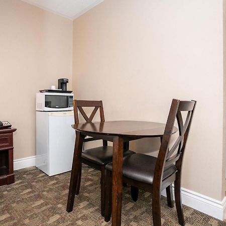 Canadas Best Value Inn & Suites-Шарлъттаун Екстериор снимка