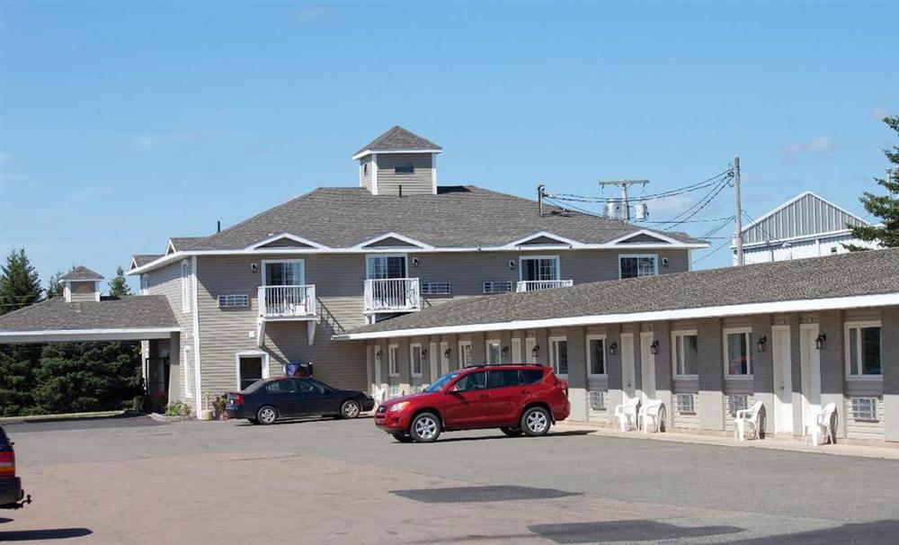 Canadas Best Value Inn & Suites-Шарлъттаун Екстериор снимка