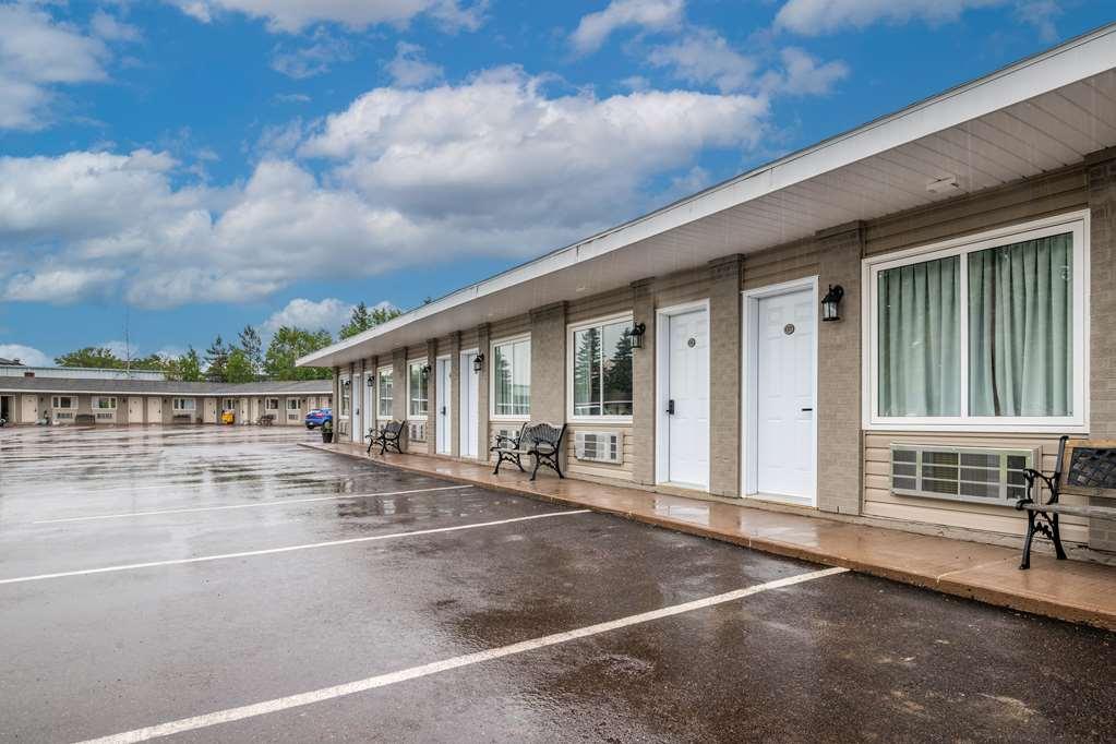 Canadas Best Value Inn & Suites-Шарлъттаун Екстериор снимка