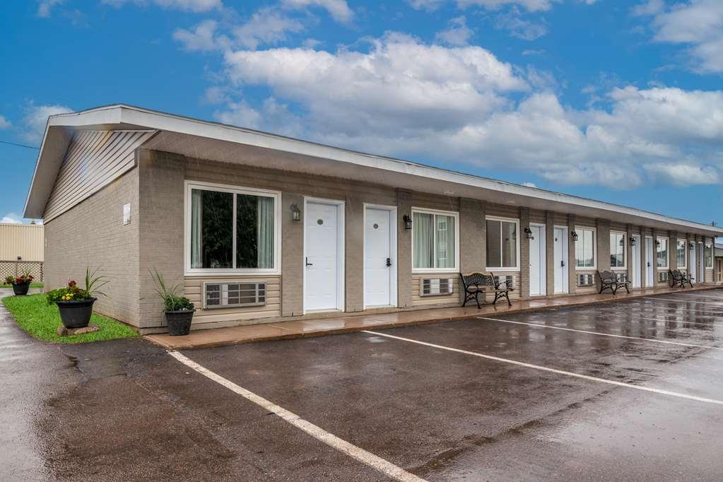 Canadas Best Value Inn & Suites-Шарлъттаун Екстериор снимка