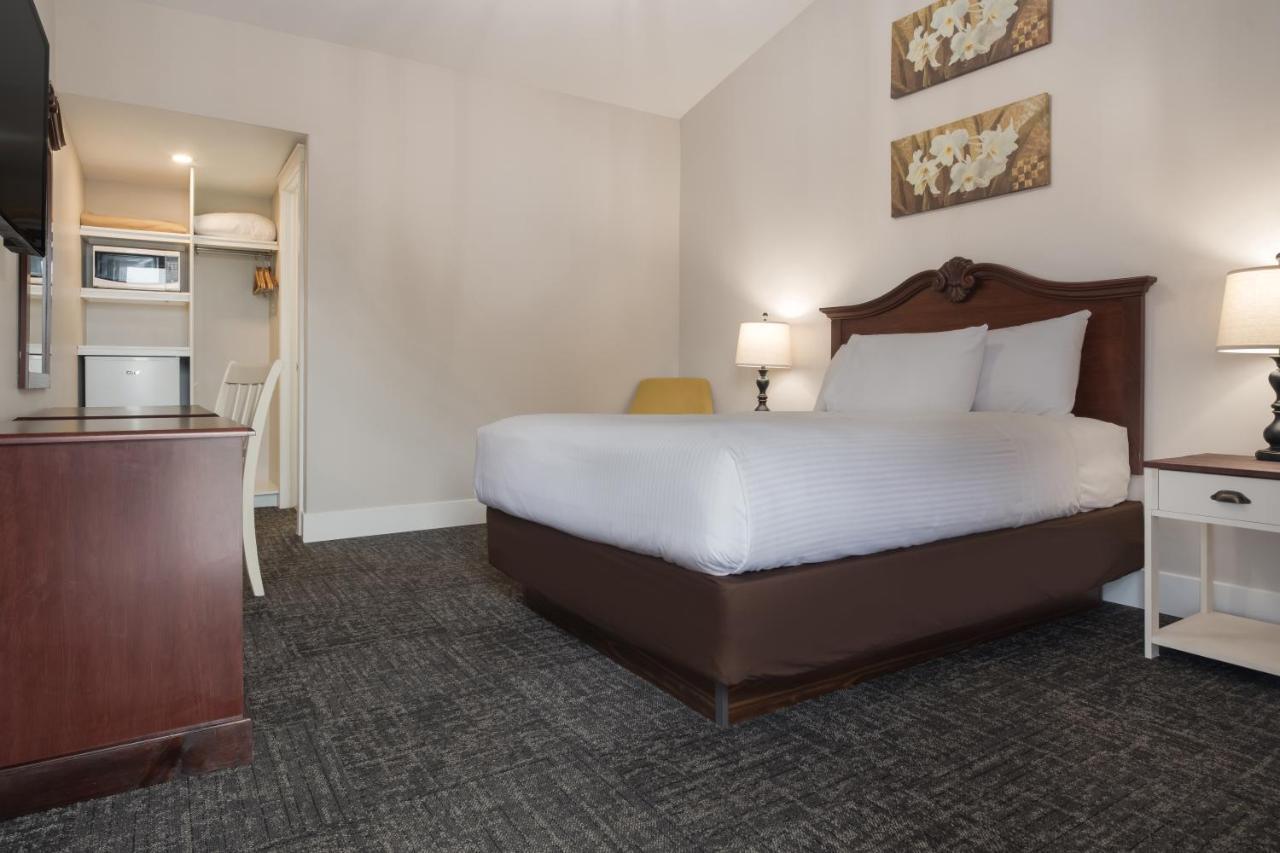 Canadas Best Value Inn & Suites-Шарлъттаун Екстериор снимка