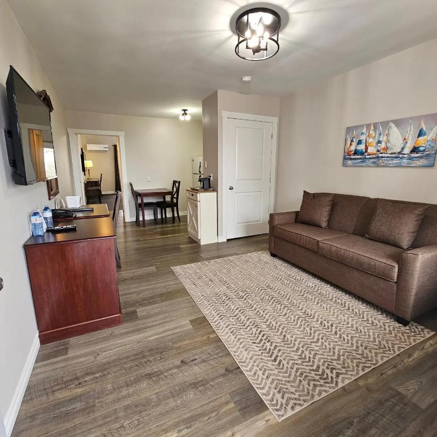 Canadas Best Value Inn & Suites-Шарлъттаун Екстериор снимка