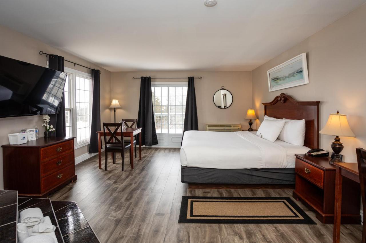 Canadas Best Value Inn & Suites-Шарлъттаун Екстериор снимка
