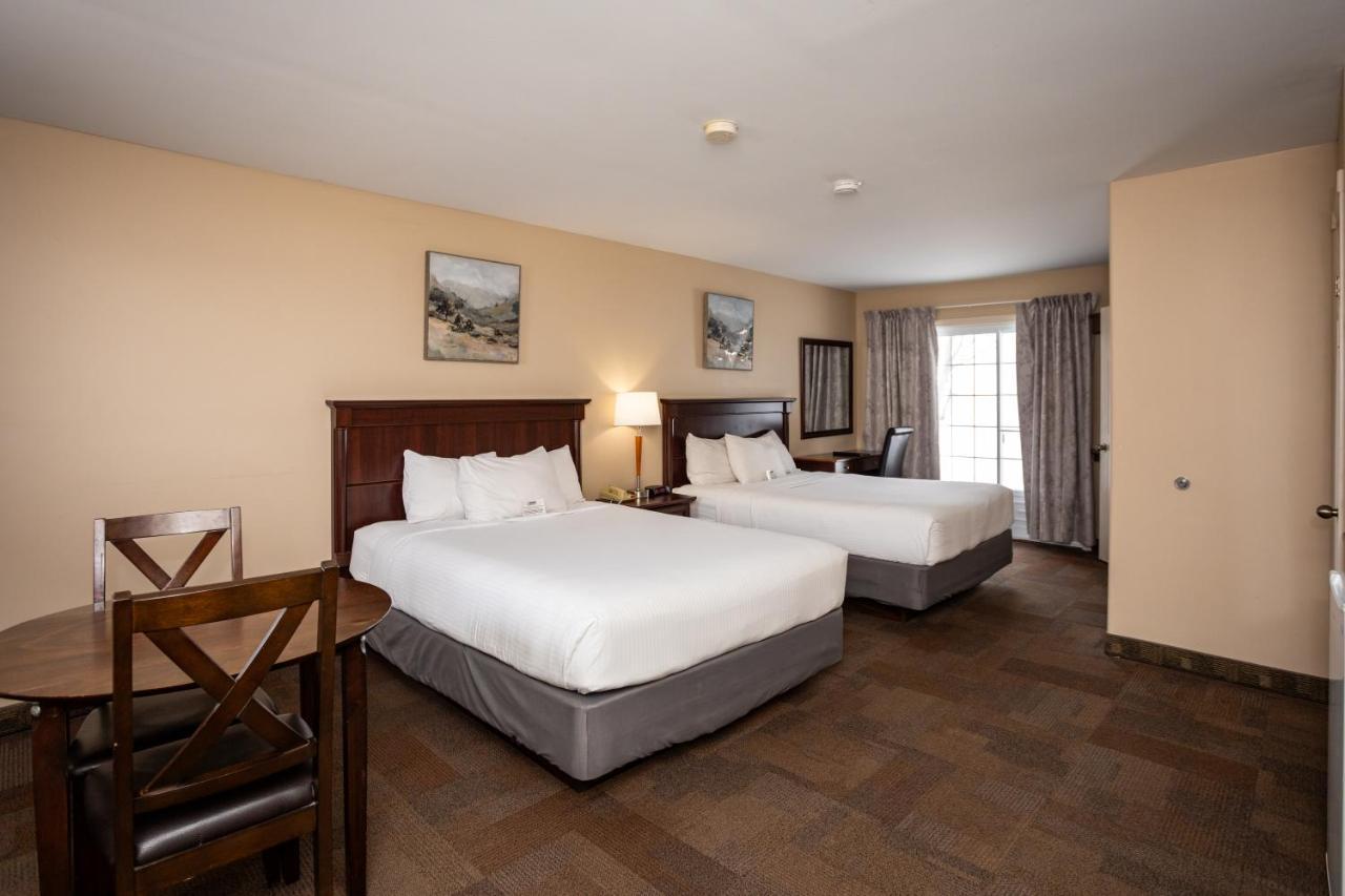 Canadas Best Value Inn & Suites-Шарлъттаун Екстериор снимка