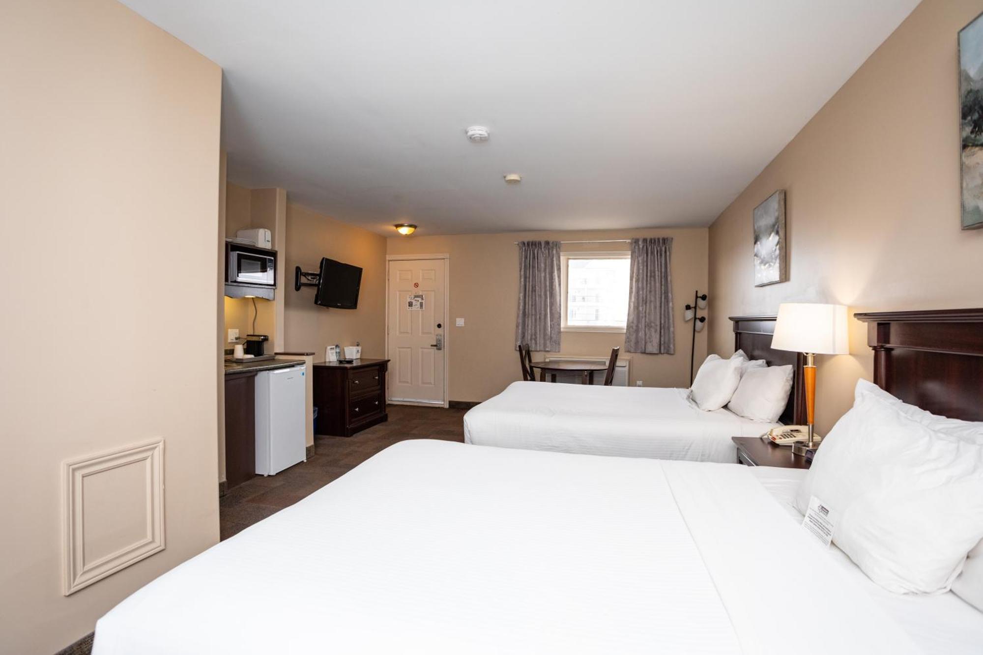 Canadas Best Value Inn & Suites-Шарлъттаун Екстериор снимка