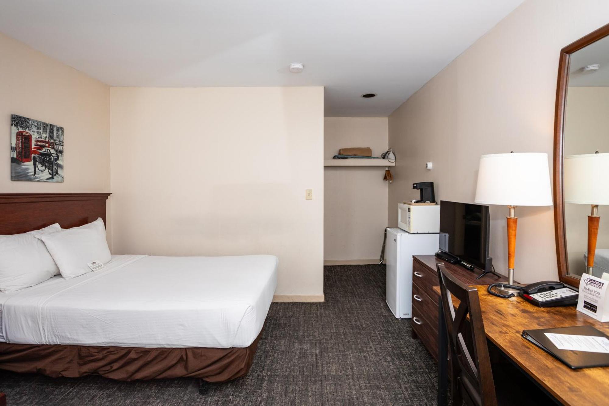 Canadas Best Value Inn & Suites-Шарлъттаун Екстериор снимка