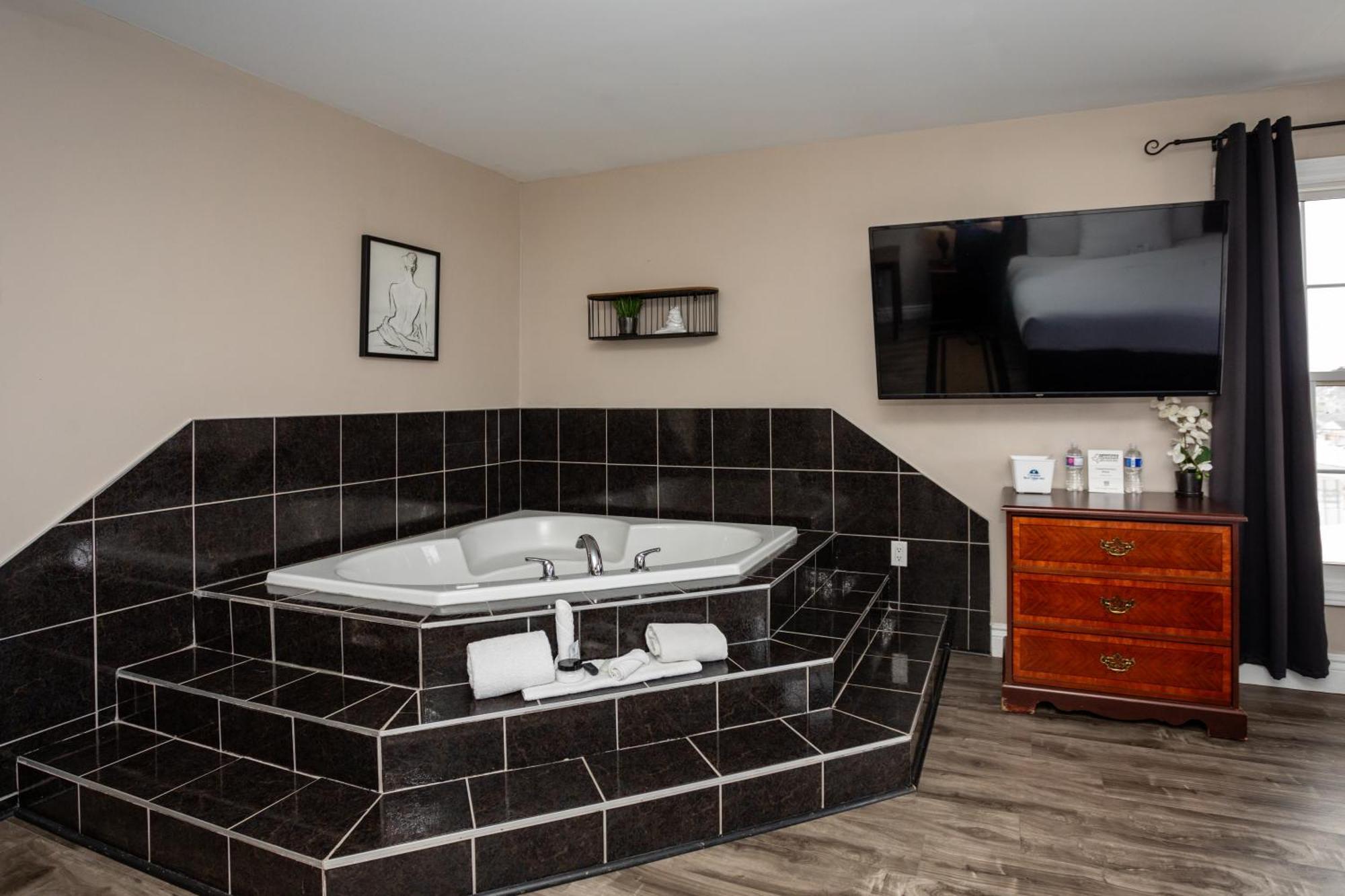 Canadas Best Value Inn & Suites-Шарлъттаун Екстериор снимка