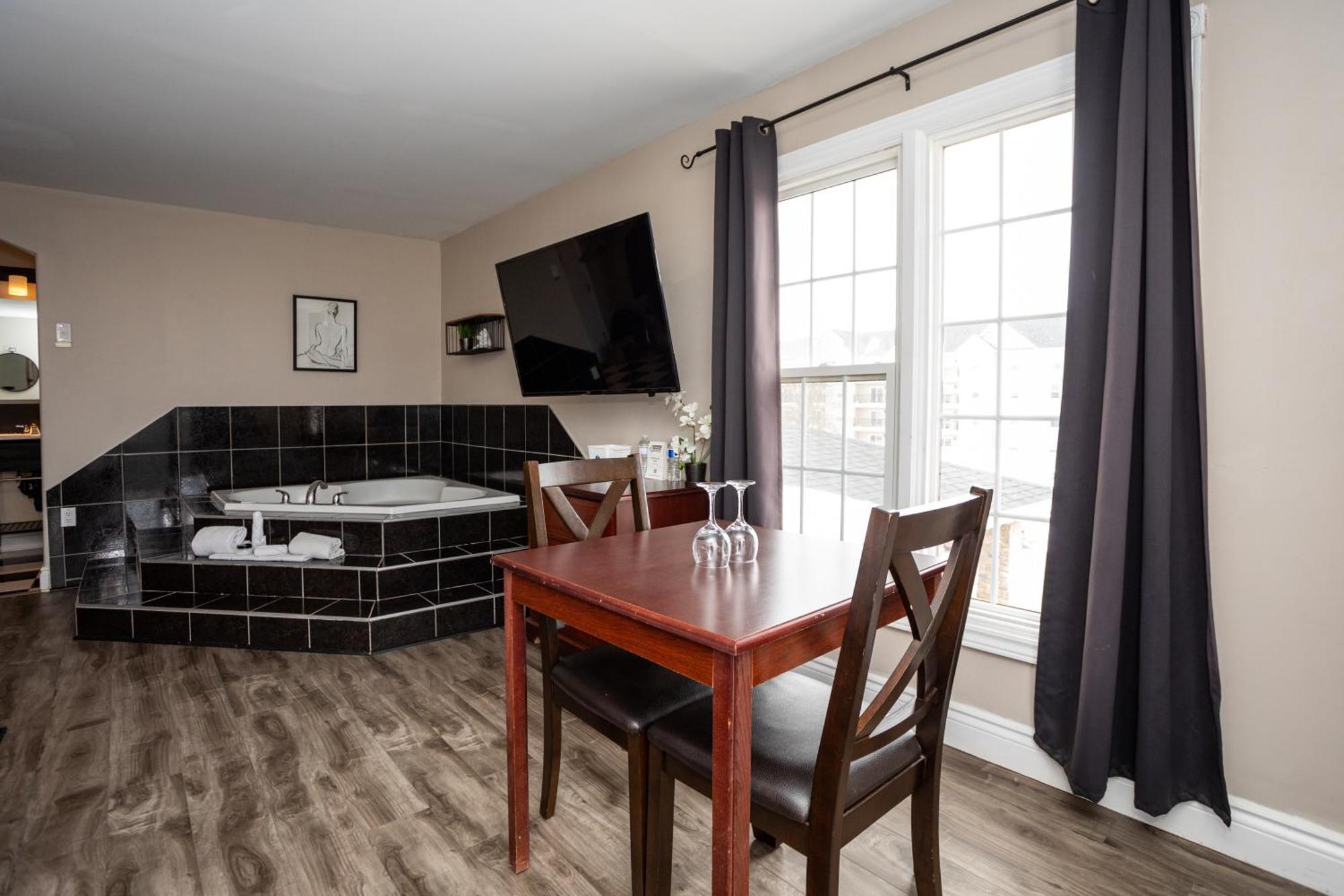 Canadas Best Value Inn & Suites-Шарлъттаун Екстериор снимка