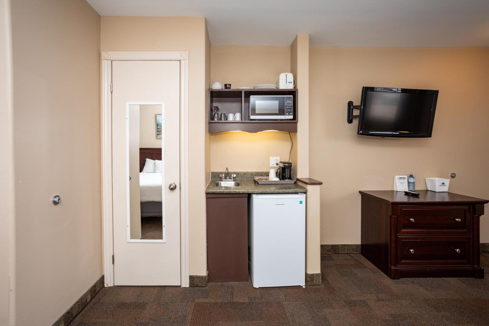 Canadas Best Value Inn & Suites-Шарлъттаун Екстериор снимка