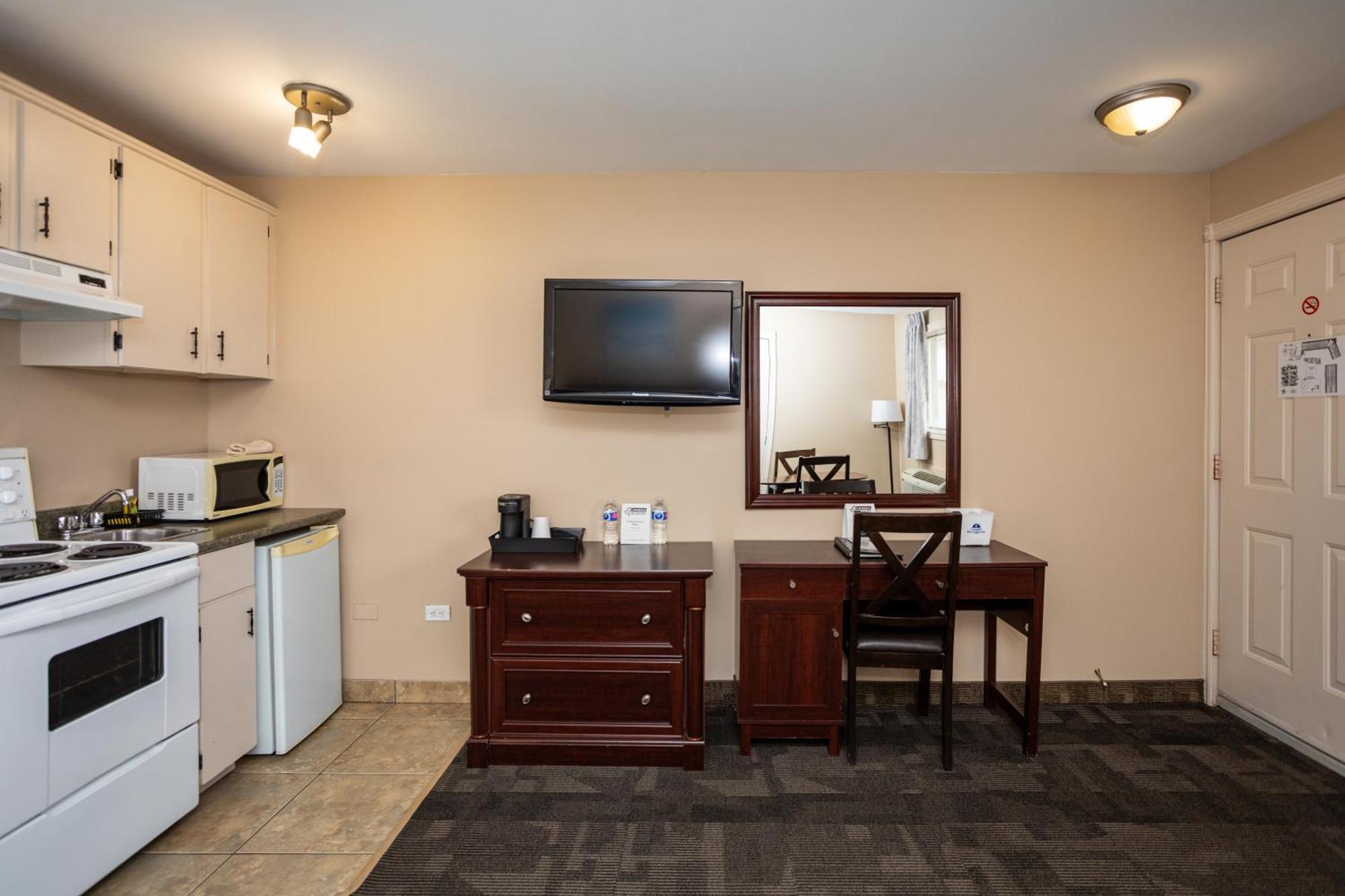 Canadas Best Value Inn & Suites-Шарлъттаун Екстериор снимка
