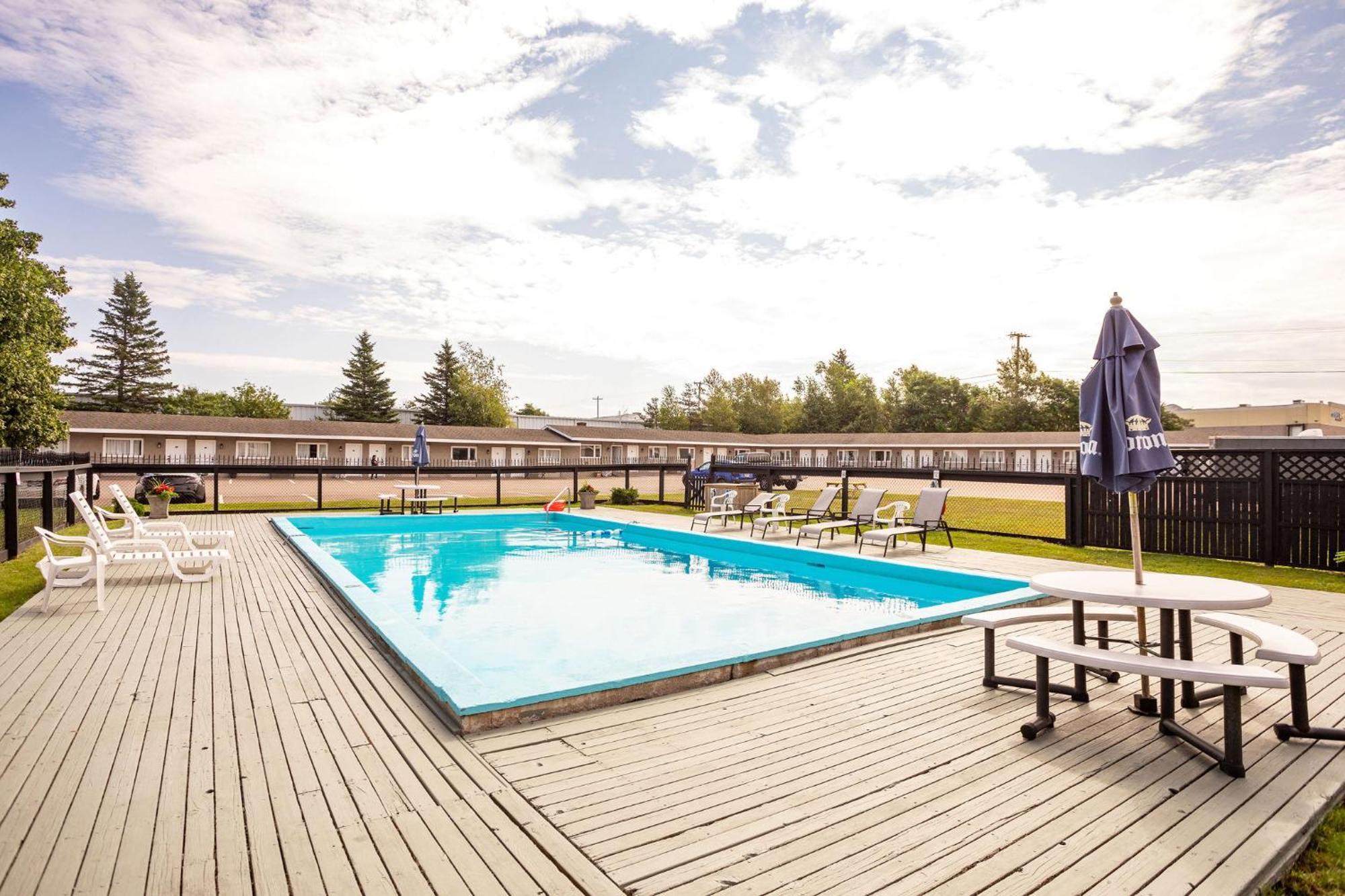 Canadas Best Value Inn & Suites-Шарлъттаун Екстериор снимка