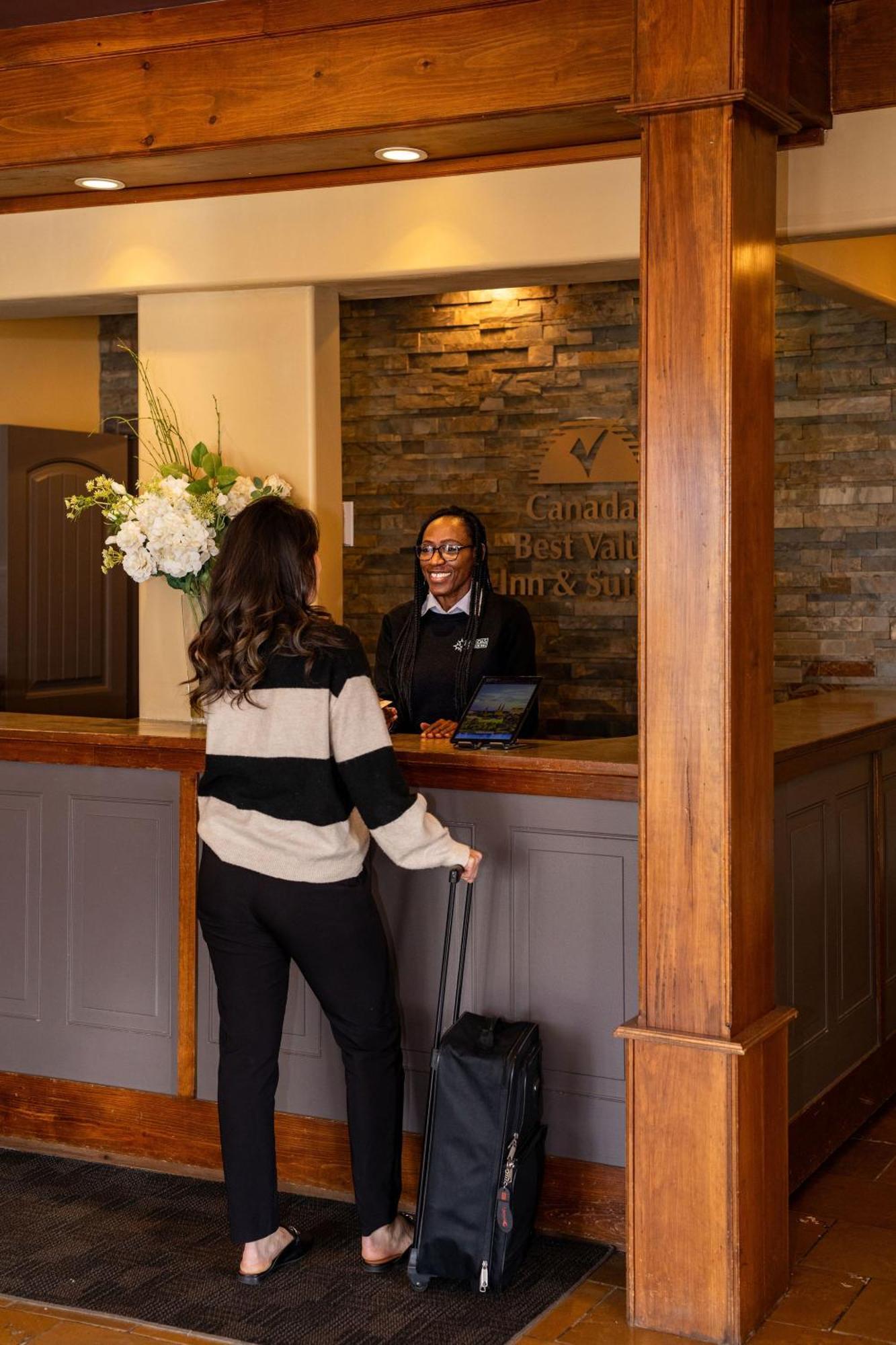 Canadas Best Value Inn & Suites-Шарлъттаун Екстериор снимка