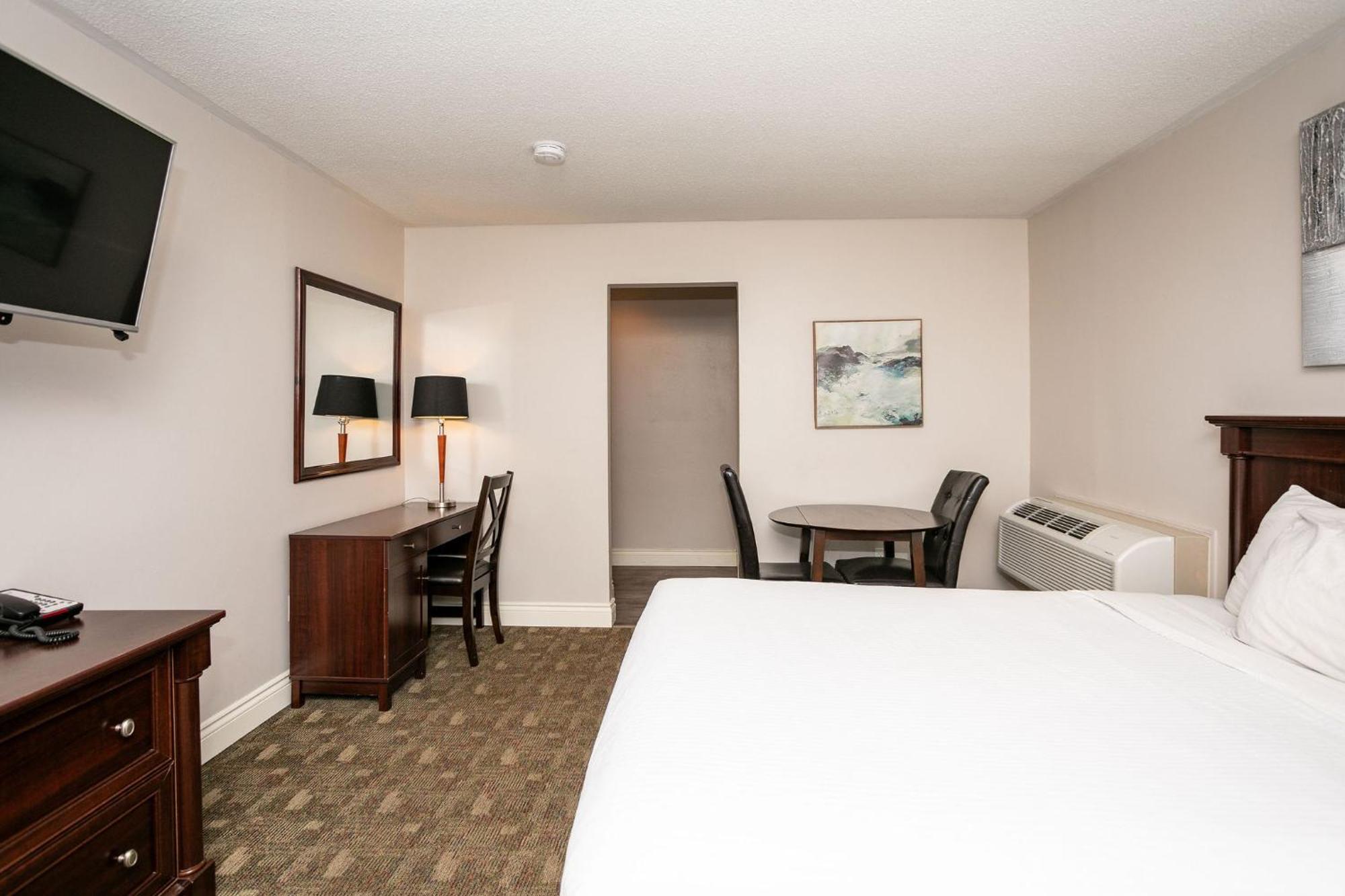 Canadas Best Value Inn & Suites-Шарлъттаун Екстериор снимка